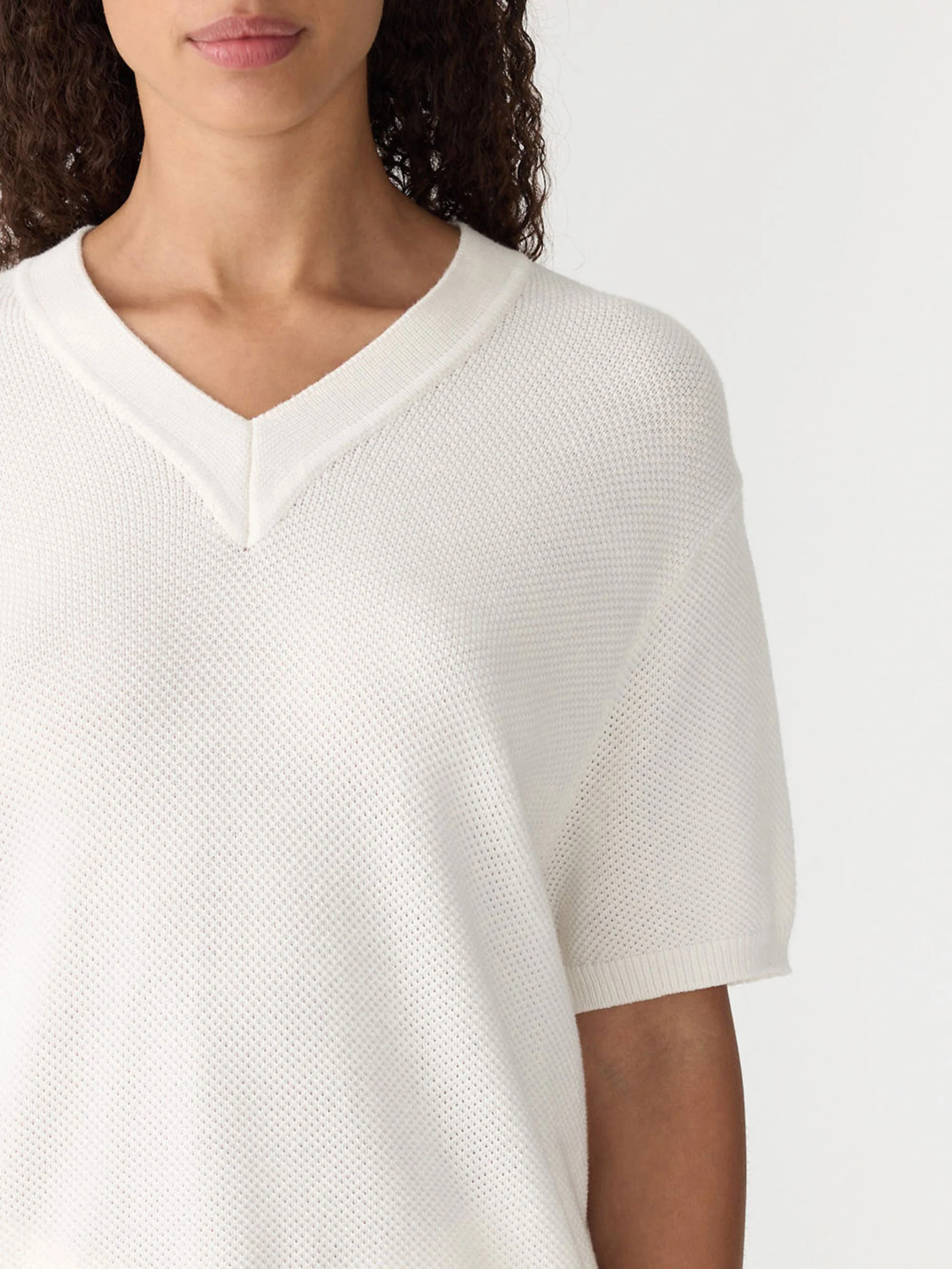 Cotton Linen V-Neck T-Shirt - Image 3